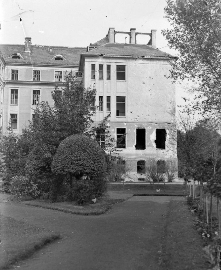 A II. sz. belklinika épülete 1944-ben (Fortepan / Fortepan)