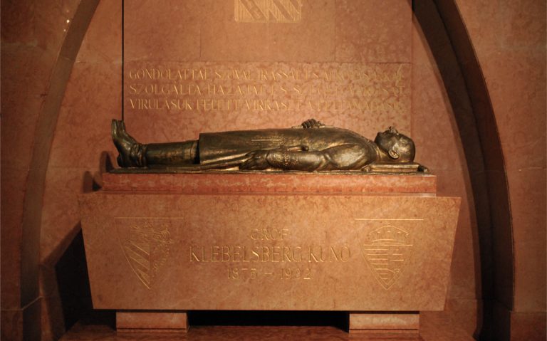 Klebelsberg síremléke a templomban, Ohmann Béla alkotása (2021.03.12.)